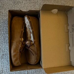 UGG Dakota tan suede moccasin slippers NIB